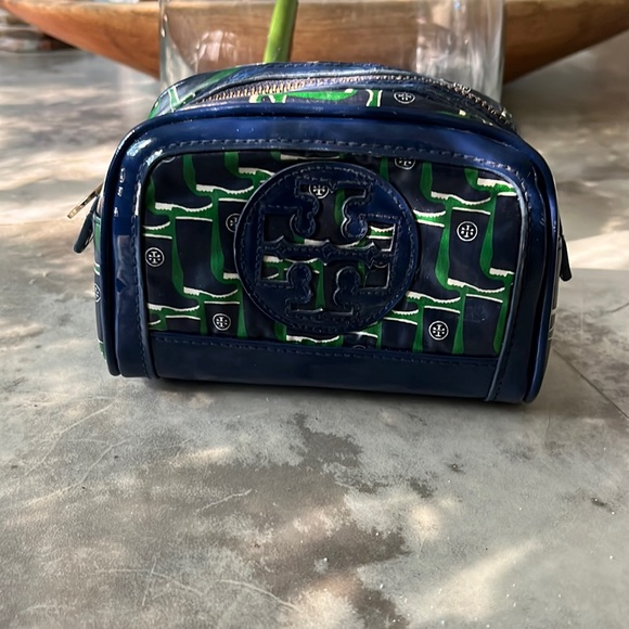 Tory Burch Handbags - 🎉HP🎉 Tory Burch Patent Cosmetic Bag Miller Navy